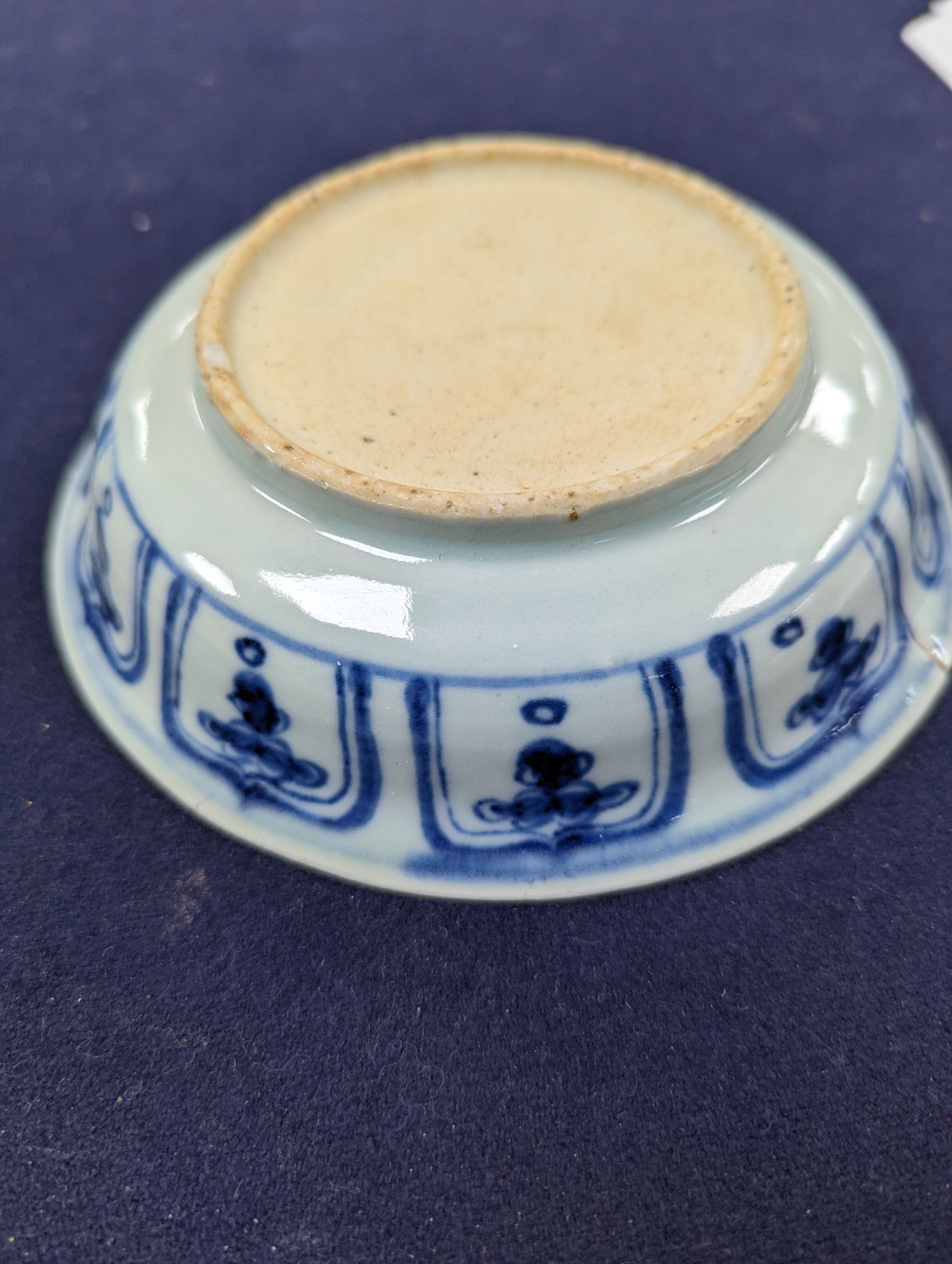 A Chinese blue and white dish, Ming dynasty, 15cm